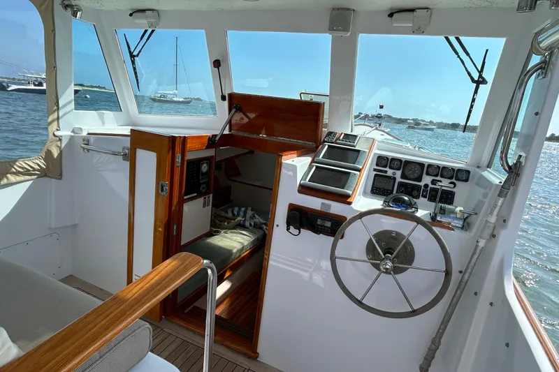 Slide: The Image of 1995 Holland Pettegrow Cruiser interior with steering wheel, navigation instruments, and cabin view. - 29
