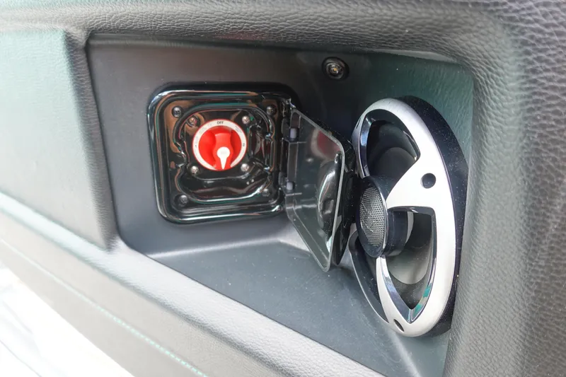 Slide: The Image of 2021 Malibu Wakesetter 22 LSV speaker and control panel detail. - 27