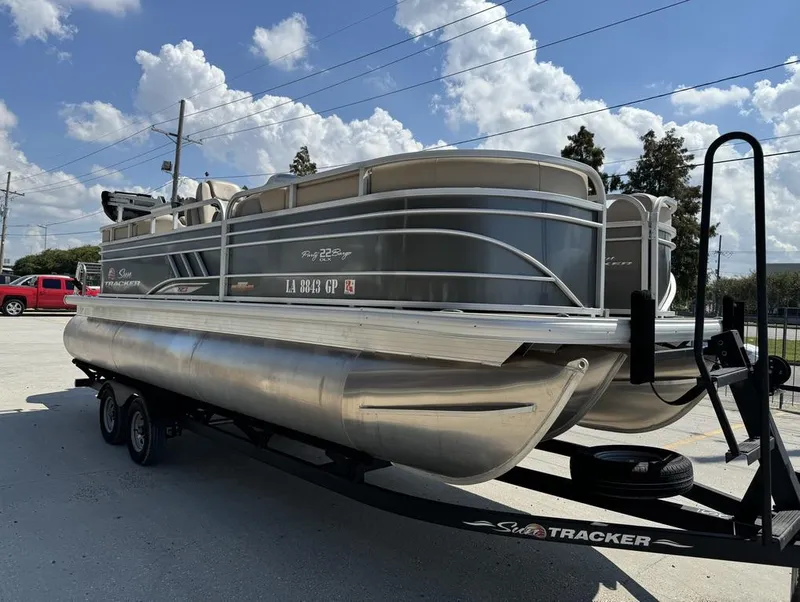 Slide: The Image of Sun Tracker Party Barge 22 RF XP3 2023 - 12