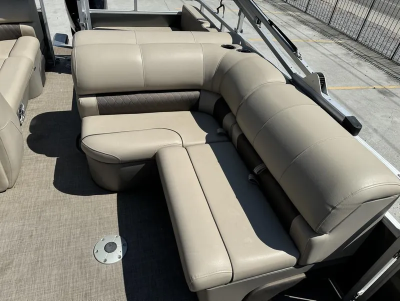 Slide: The Image of Sun Tracker Party Barge 22 RF XP3 2023 - 14