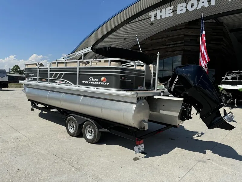 Slide: The Image of Sun Tracker Party Barge 22 RF XP3 2023 - 8