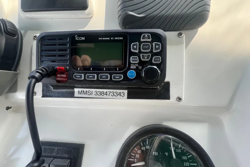 Slide: The Image of VHF marine radio on 2001 Mainship 390 Trawler with MMSI 338473343. - 30