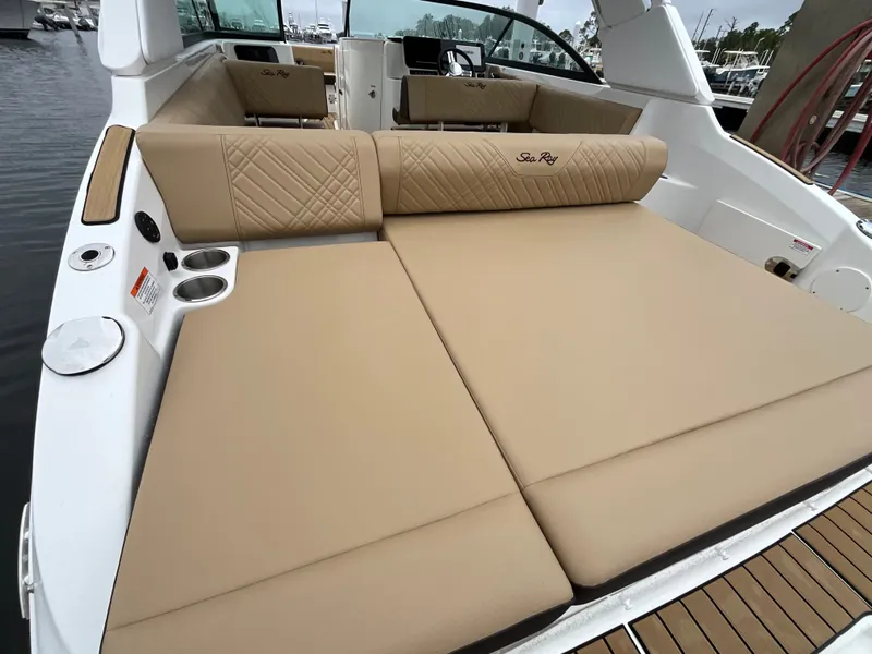 Slide: The Image of Sea Ray SDX 250 Outboard 2026 - 9