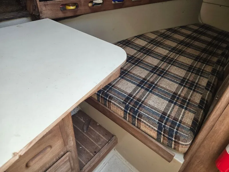 Slide: The Image of O'Day 30 1984 - 6