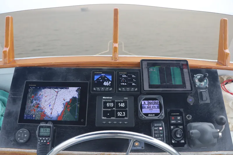 Slide: The Image of Control panel of a 2000 Duffy Flybridge 37 with navigation and communication equipment. - 4