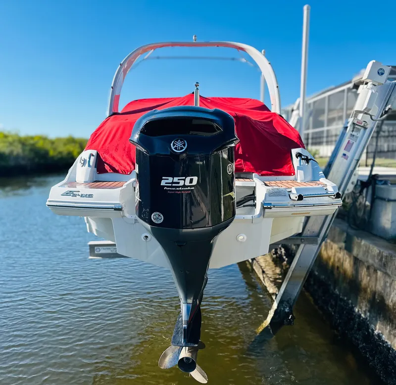 Slide: The Image of Crownline Boats Eclipse E24 XS 2018 - 18