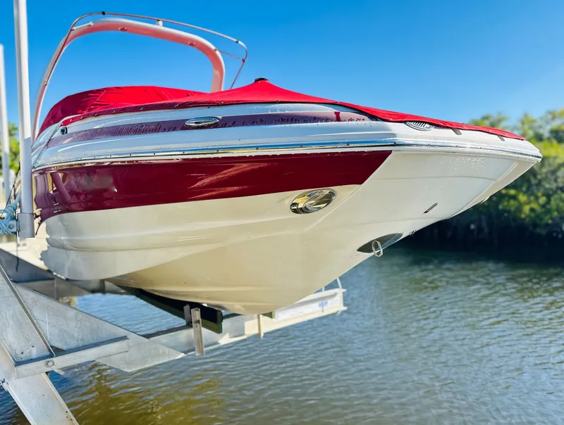 Slide: The Image of Crownline Boats Eclipse E24 XS 2018 - 19