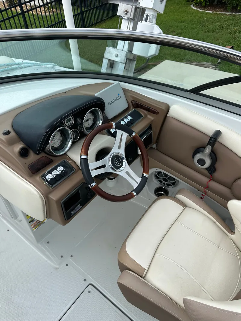 Slide: The Image of Crownline Boats Eclipse E24 XS 2018 - 7