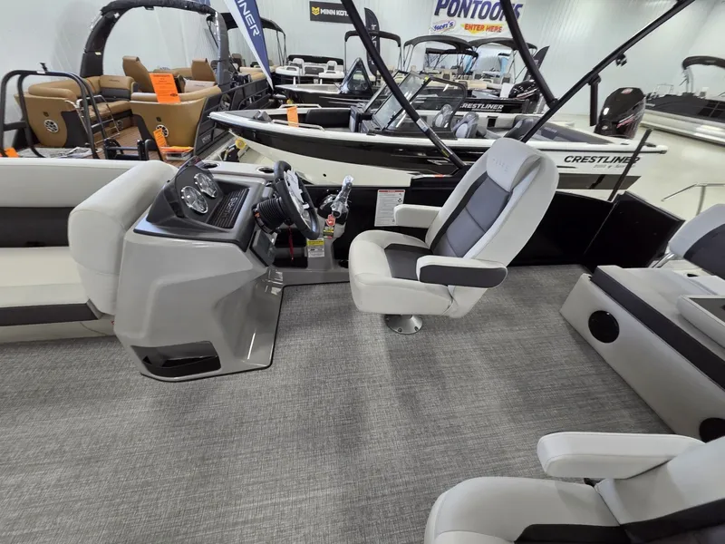 Slide: The Image of Harris Cruiser 230 2026 - 17