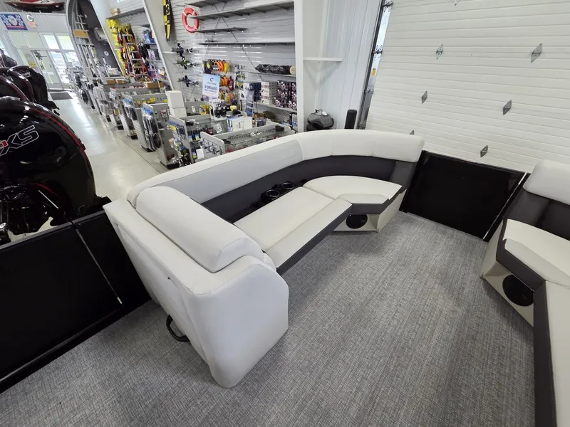 Slide: The Image of Harris Cruiser 230 2026 - 20