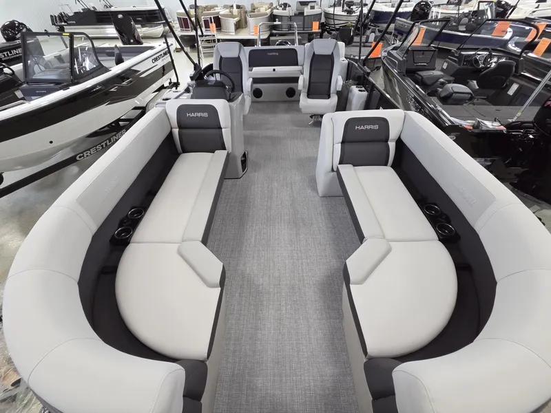 Slide: The Image of Harris Cruiser 230 2026 - 24