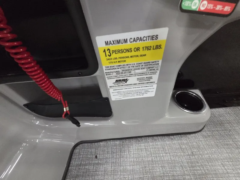 Slide: The Image of Harris Cruiser 230 2026 - 26