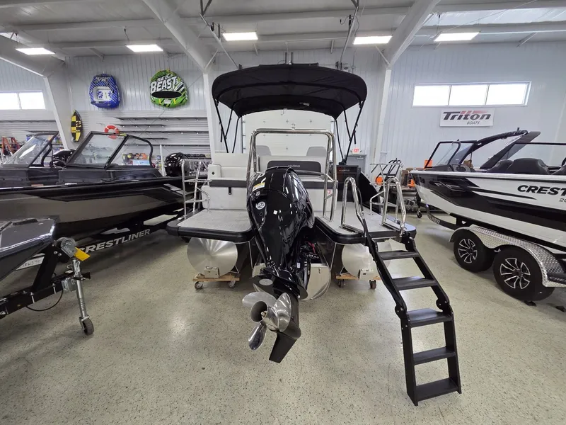 Slide: The Image of Harris Cruiser 230 2026 - 4