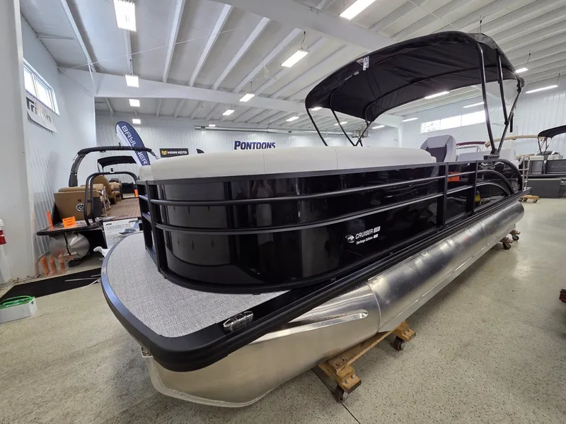 Slide: The Image of Harris Cruiser 230 2026 - 7