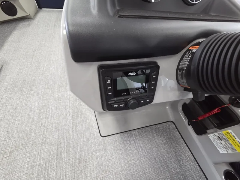 Slide: The Image of Harris Cruiser 230 2026 - 18