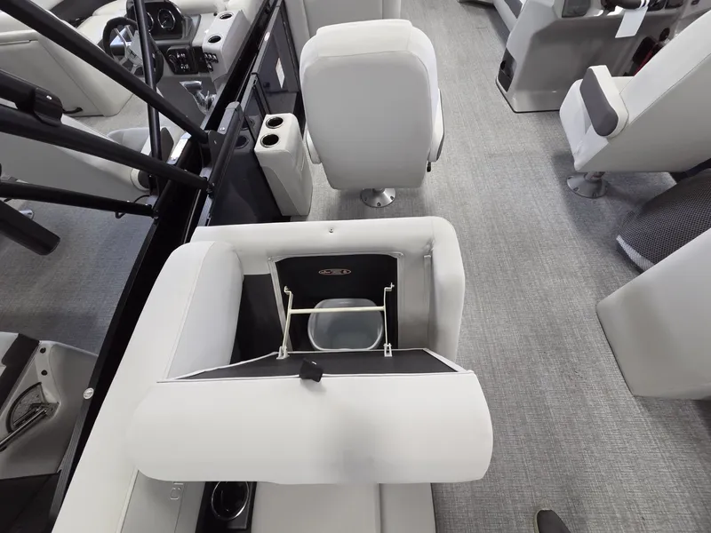 Slide: The Image of Harris Cruiser 230 2026 - 19