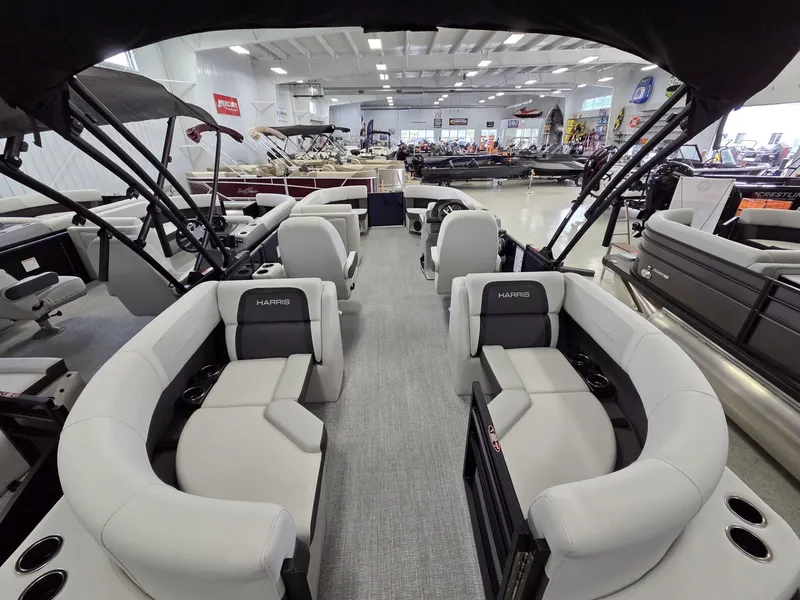 Slide: The Image of Harris Cruiser 230 2026 - 22