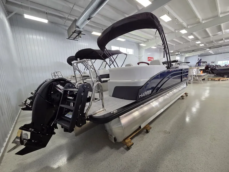 Slide: The Image of Harris Cruiser 230 2026 - 4