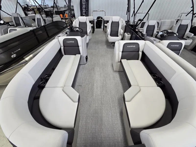 Slide: The Image of Harris Cruiser 230 2026 - 5
