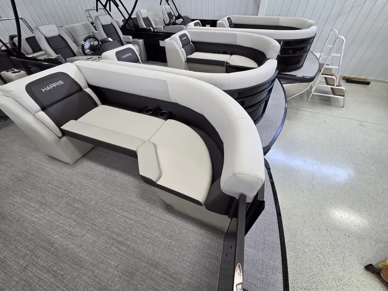 Slide: The Image of Harris Cruiser 230 2026 - 7