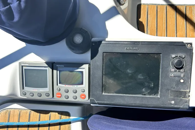 Slide: The Image of Navigation instruments on a 2003 Beneteau Oceanis Clipper 473 yacht dashboard. - 12