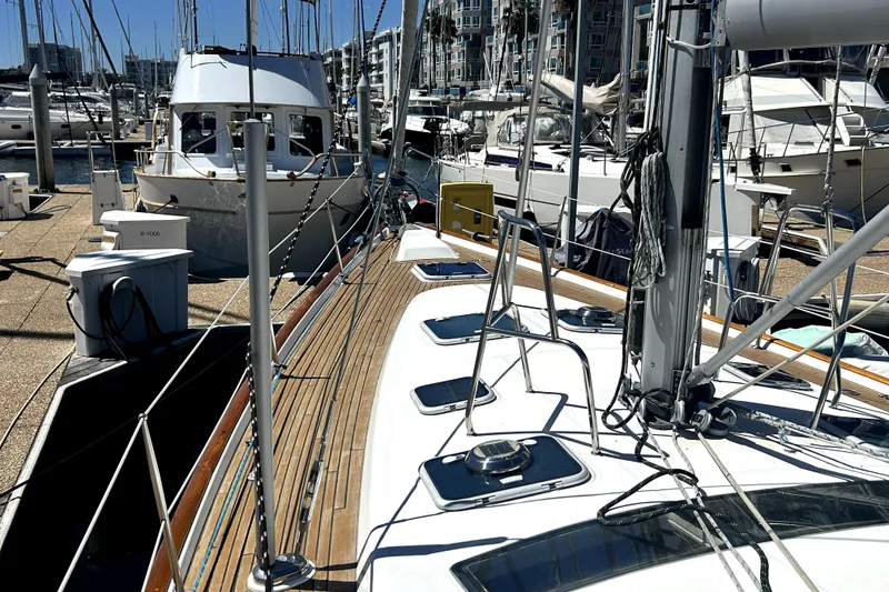 Slide: The Image of 2003 Beneteau Oceanis Clipper 473 sailboat docked at a marina, surrounded by other boats. - 23