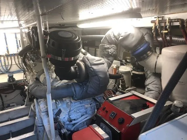 Slide: The Image of Custom Aluminum Pilothouse J Simpson 1989 - 100