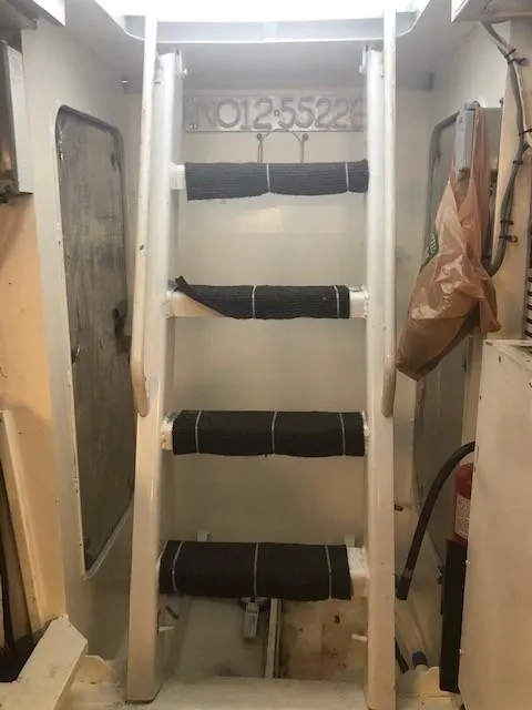 Slide: The Image of Custom Aluminum Pilothouse J Simpson 1989 - 101