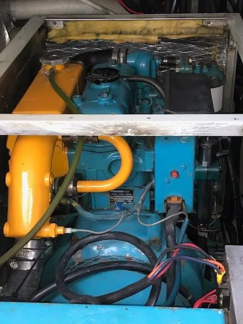 Slide: The Image of Custom Aluminum Pilothouse J Simpson 1989 - 102