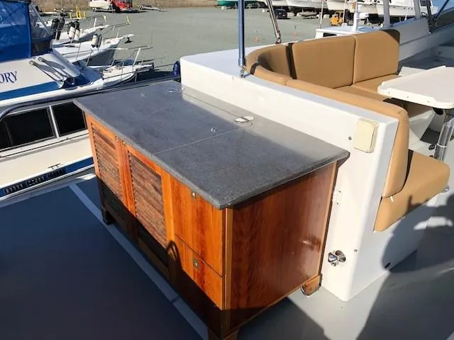 Slide: The Image of Custom Aluminum Pilothouse J Simpson 1989 - 75