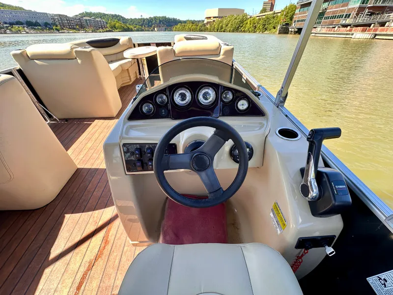 Slide: The Image of Sylvan Mirage Cruise 8522 CR 2017 - 8