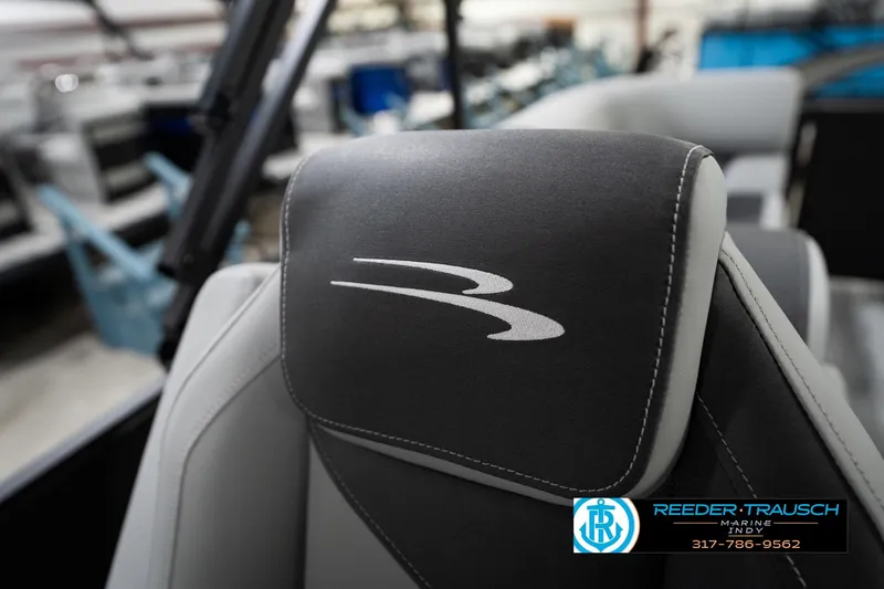 Slide: The Image of 2026 Bennington 23 SSR boat seat with logo, showcased at Reeder-Trausch Marine. - 41