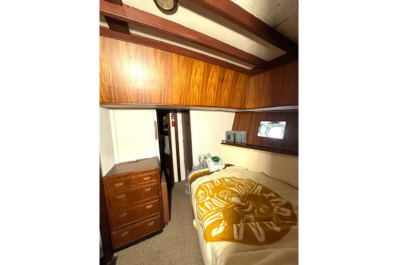 Slide: The Image of 1971 Southern Marine MALAHIDE Pilothouse LRC cabin with wood paneling and cozy bed. - 25