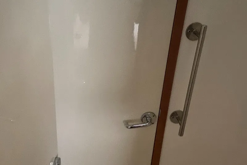 Slide: The Image of White door with metal handle on a 1995 Kelly Dashew KELLY ARCHER yacht. - 43