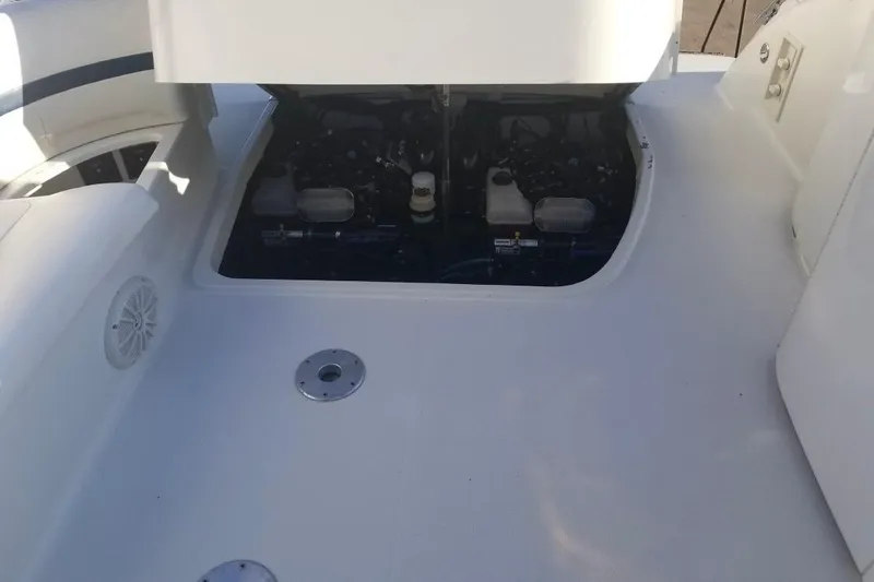 Slide: The Image of 1999 Formula 400 Super Sport boat engine compartment with open hatch. - 39