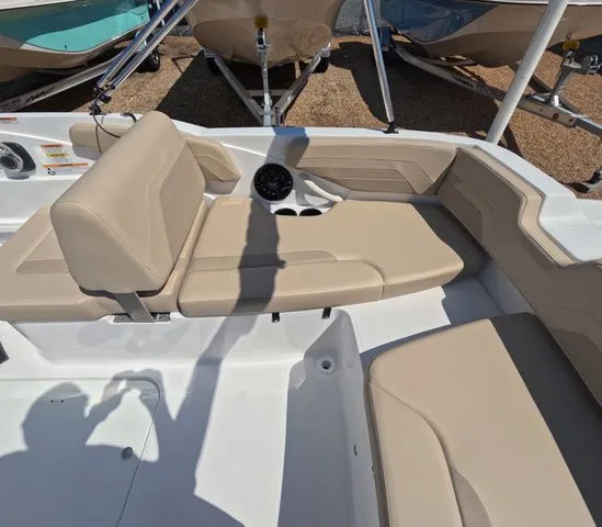 Slide: The Image of Hurricane SunDeck Sport OB SS 185 OB In Stock 2026 - 11