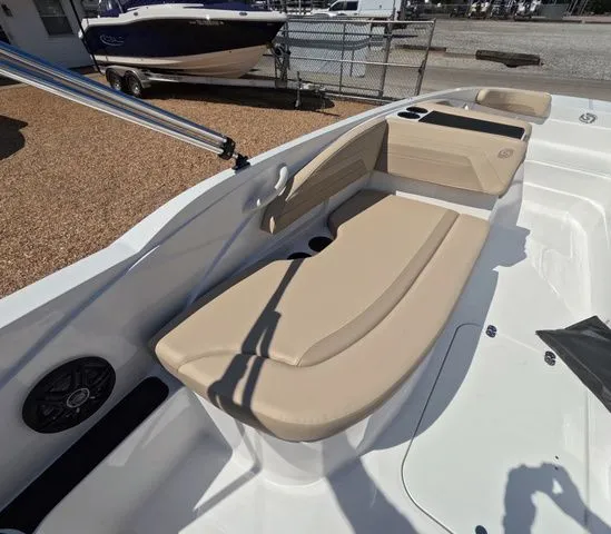 Slide: The Image of Hurricane SunDeck Sport OB SS 185 OB In Stock 2026 - 13