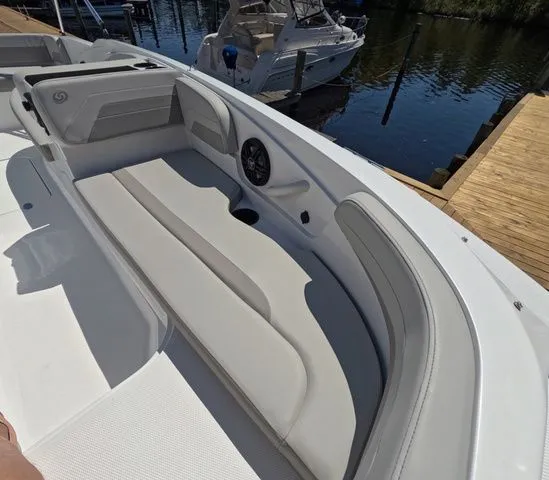 Slide: The Image of Hurricane SunDeck Sport OB SS 185 OB In Stock 2026 - 23