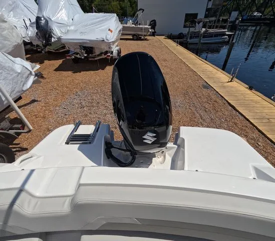 Slide: The Image of Hurricane SunDeck Sport OB SS 185 OB In Stock 2026 - 7