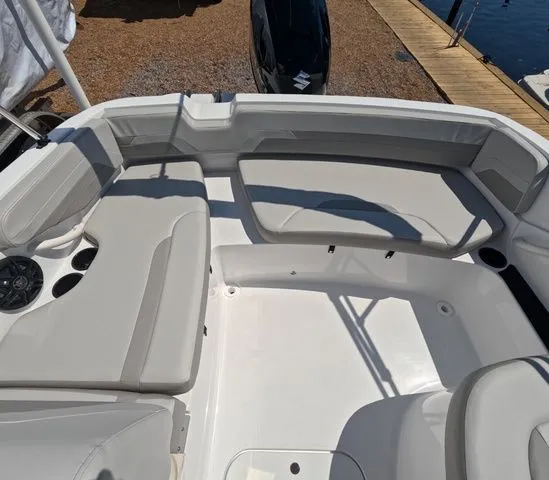 Slide: The Image of Hurricane SunDeck Sport OB SS 185 OB In Stock 2026 - 8