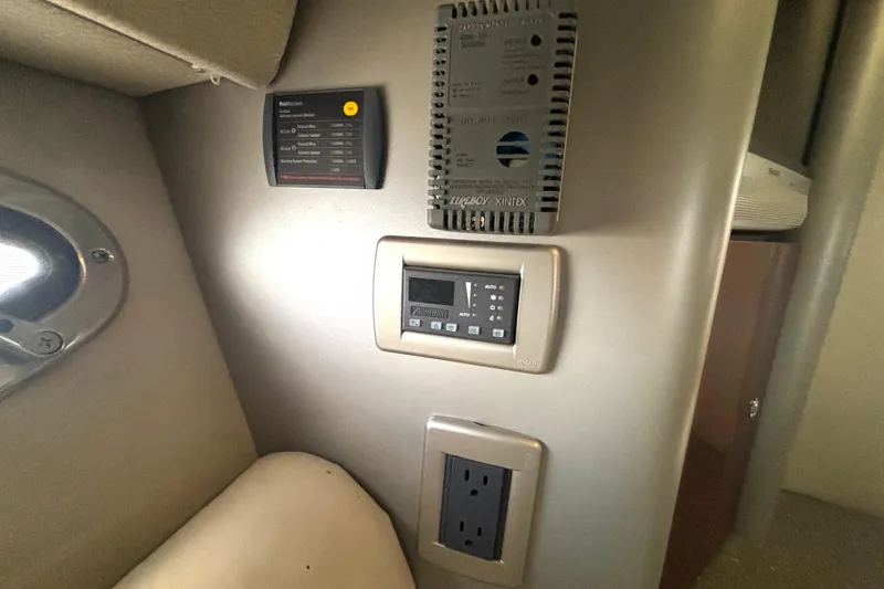 Slide: The Image of Control panel and outlets inside a 2006 Formula 400 Super Sport Crossover boat. - 52
