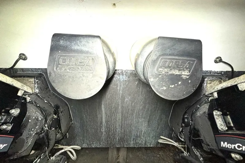 Slide: The Image of Corsa performance exhausts on 2006 Formula 400 Super Sport Crossover boat. - 57