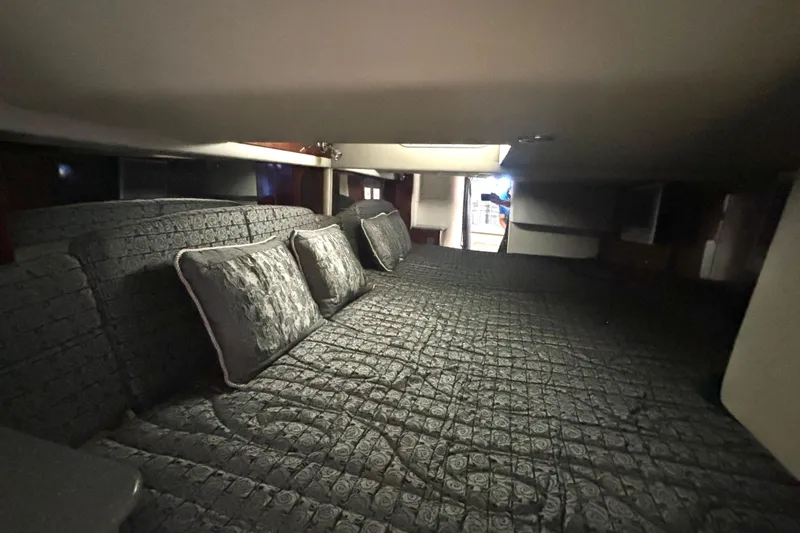 Slide: The Image of Luxurious cabin interior of 2006 Formula 400 Super Sport Crossover with elegant bedding. - 45