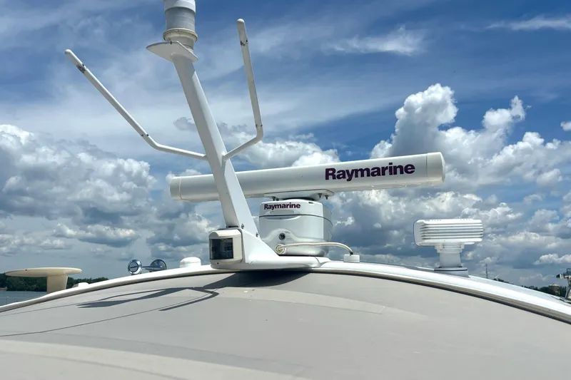 Slide: The Image of Radar equipment on a 2006 Formula 400 Super Sport Crossover boat under a cloudy sky. - 13