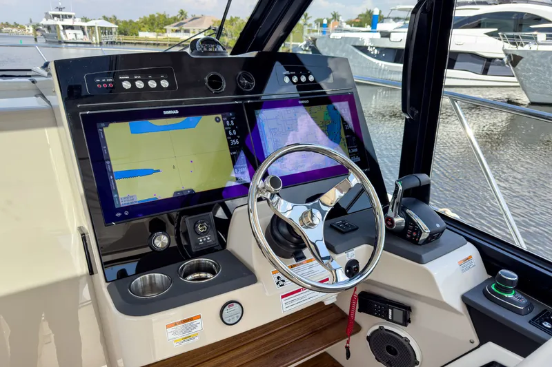 Slide: The Image of Boston Whaler 365 Conquest 2026 - 16