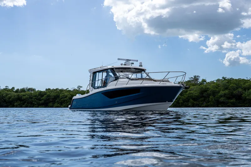 Slide: The Image of Boston Whaler 365 Conquest 2026 - 36