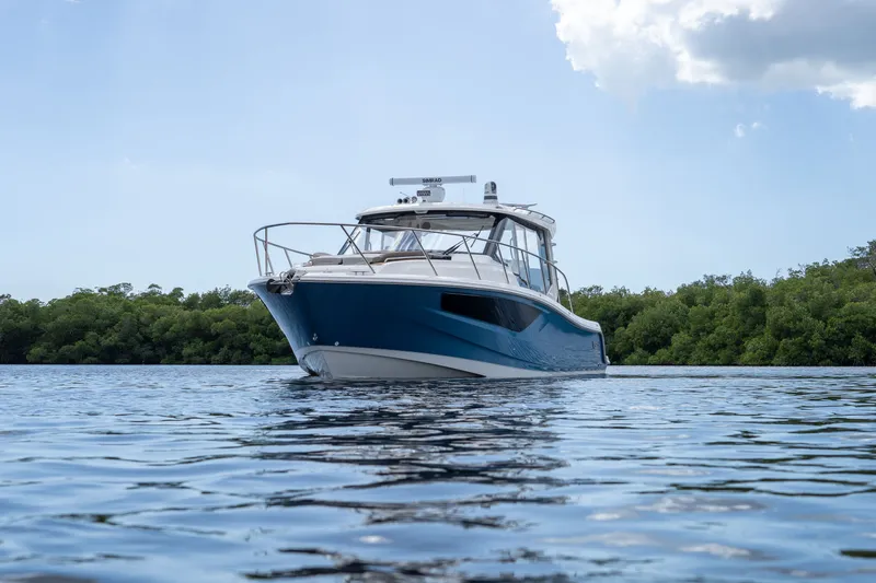 Slide: The Image of Boston Whaler 365 Conquest 2026 - 38