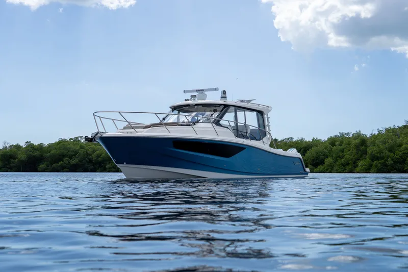 Slide: The Image of Boston Whaler 365 Conquest 2026 - 39