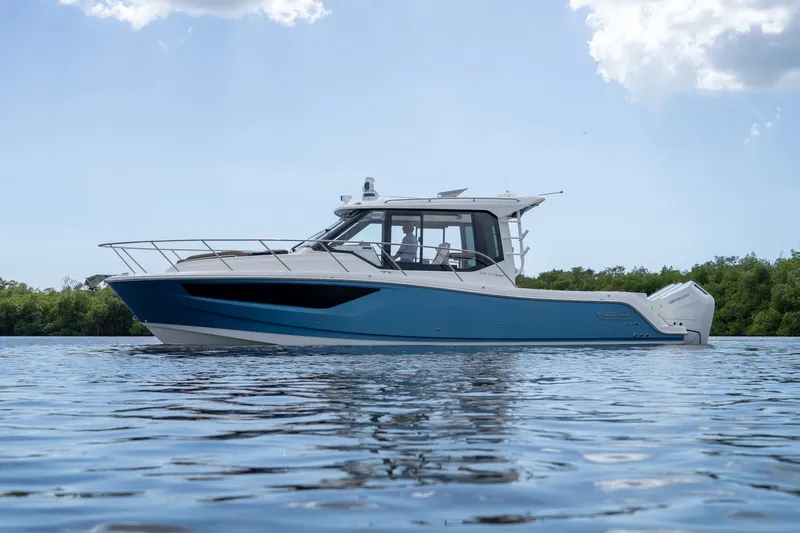 Slide: The Image of Boston Whaler 365 Conquest 2026 - 40