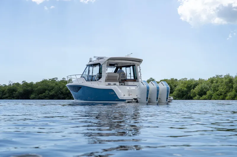 Slide: The Image of Boston Whaler 365 Conquest 2026 - 41
